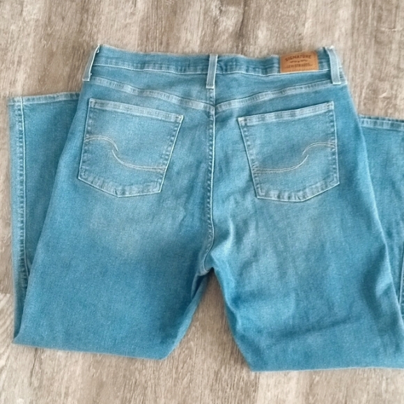 Levi Heritage High Rise Straight - Picture 3 of 7